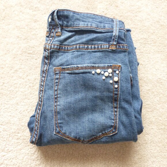LE CHATEAU medium wash high waist distressed jeans with pearl beads - Picture 5 of 12